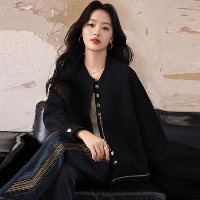Locker sitzende schwarze Baseballjacke aus schicker Air Cotton für Damen in Übergröße für Frühlings- und Herbstmode