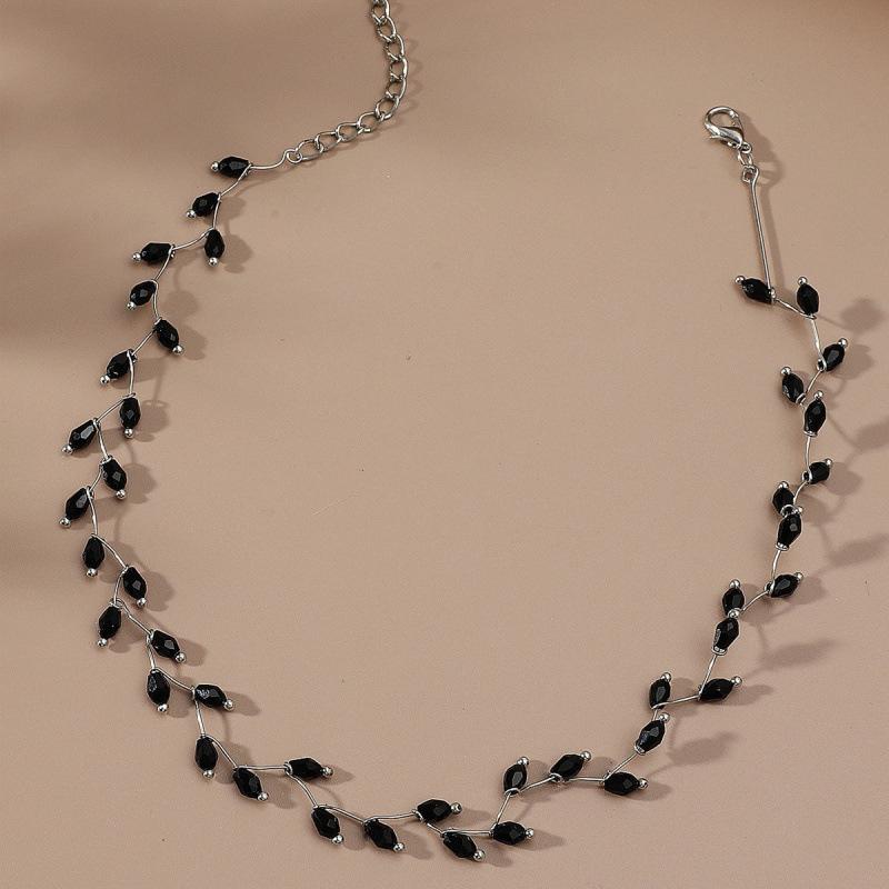 Minimalist Women's Black Crystal Clavicle Necklace: Korean-Japanese Inspired, Versatile & Stylish