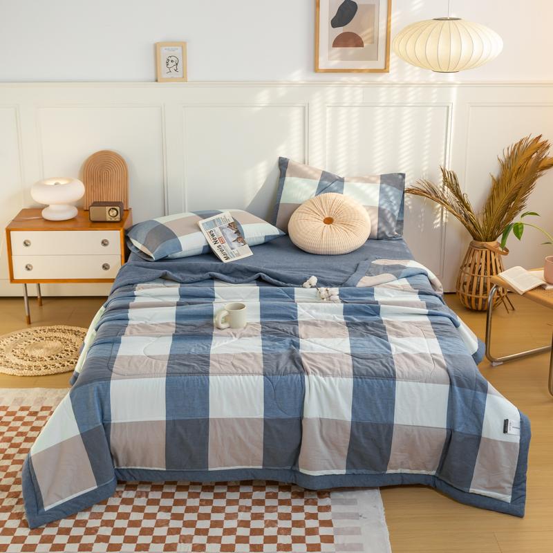 Light Luxury Simple Plaid Quilt Summer Lightweight Comforter Machine Washable Soft Comfortable Breathable Can Sleep Naked