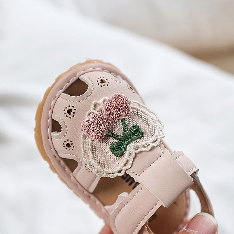 Summer New One-year-old Girls' Infant Shoes Squeaky Sandals Little Girl Princess Baby Soft Sole Closed-toe Walking Shoes