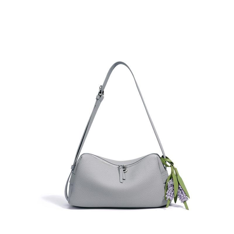 Large Capacity Handheld Women's Bag Light Luxury Leather Pillow Bag Design Sense Niche Fashion Versatile Premium Underarm Shoulder Bag