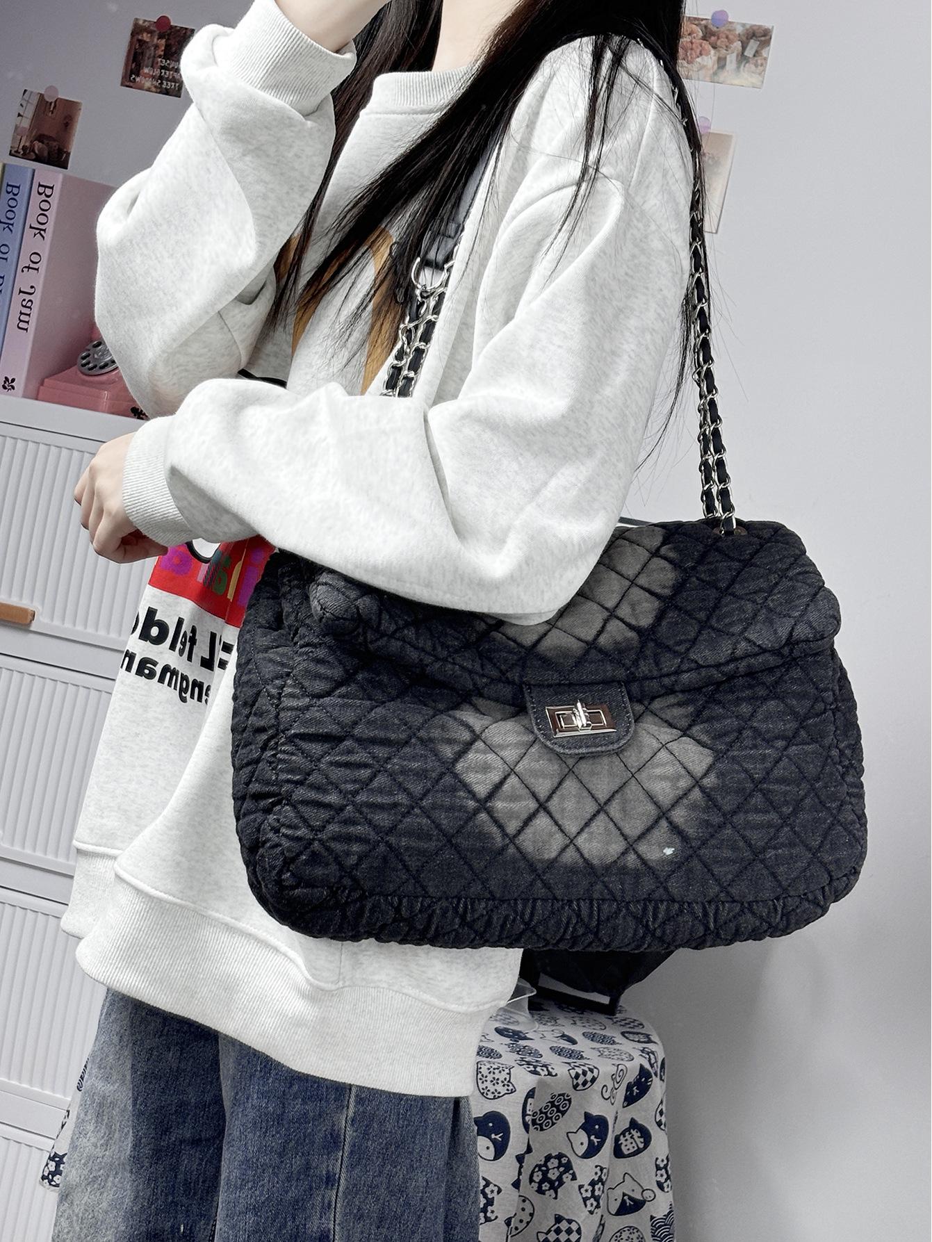 

Модная стеганая сумка-хобо из денима с эффектом чернильной стирки 2024: Цепочная сумка через плечо большой вместимости