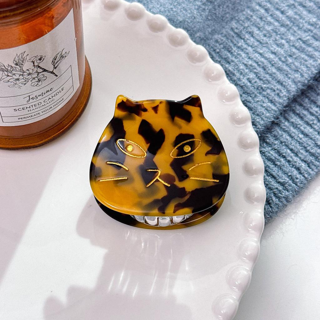 Schattige haarclip in Japanse stijl met kattenmotief, gemaakt van acetaat, voor vrouwen, verkrijgbaar in zwart schildpadpatroon en diverse kleurrijke varianten.