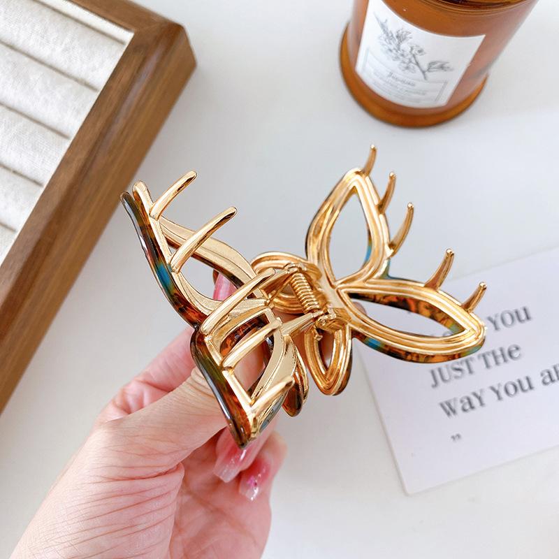 Sweet Butterfly Hollow Hair Claws for Women Girls Elegant Hairpins Shark Clips Acetate Metal Barrettes Fashion Hair Accessories
