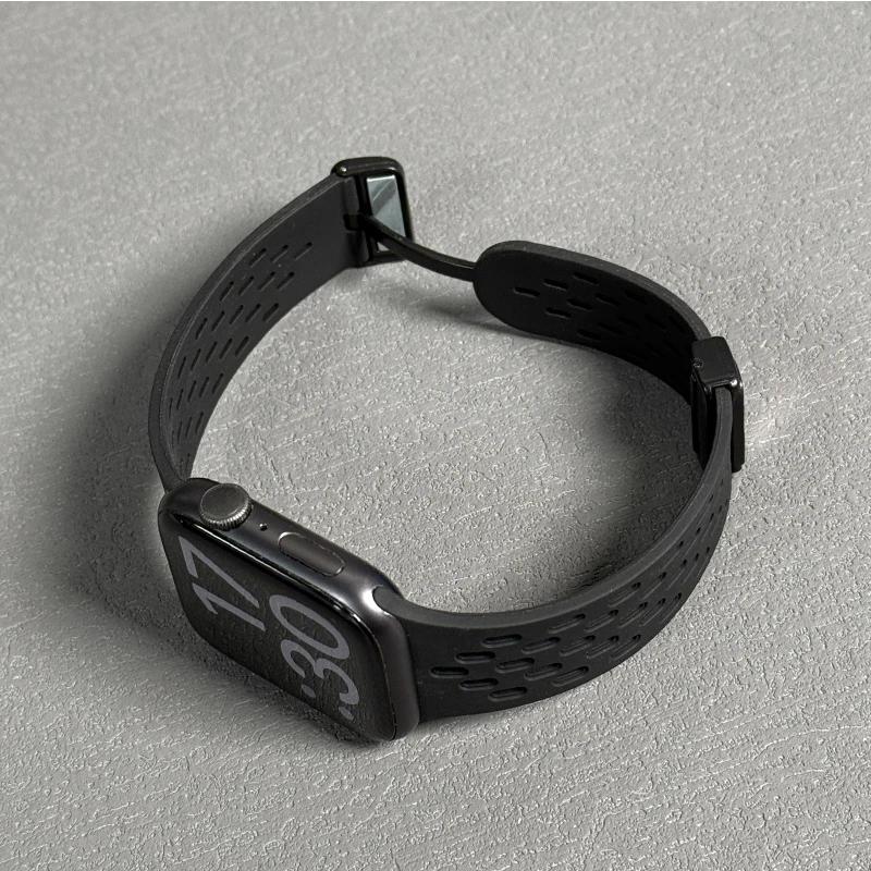 Silicone Strap for Apple Watch Band 49mm 46mm 45mm 44mm 42mm 40/41mm Magnetic Bracelet Correa iWatch Series 10 9 8 7 6 5 4 Ultra