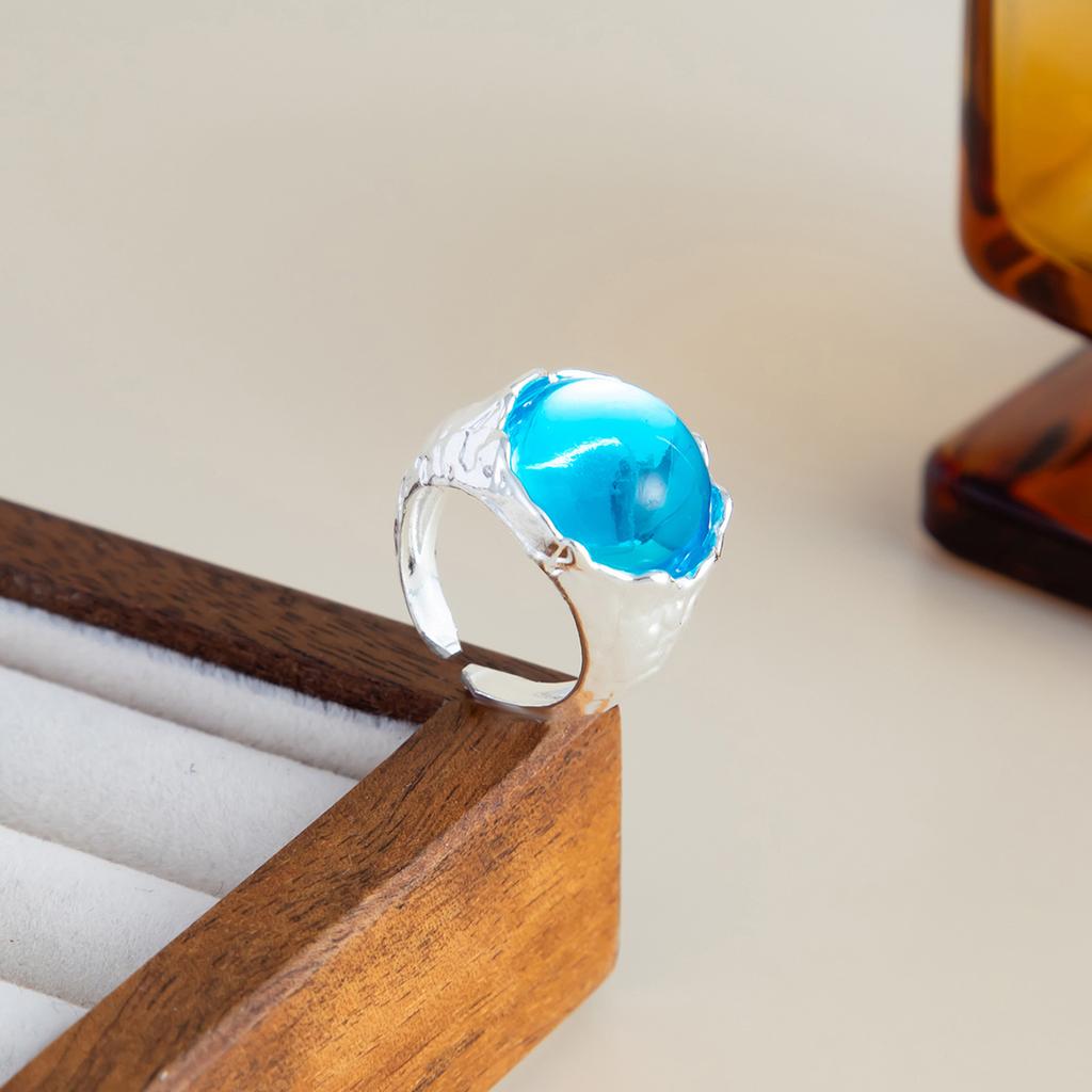 Luxury Style Colorful Acrylic Rhinestone Gem Ring Metallic Textured Pleated Open Band Ring For Women INS Daily Elegant Statement Hand Jewelry