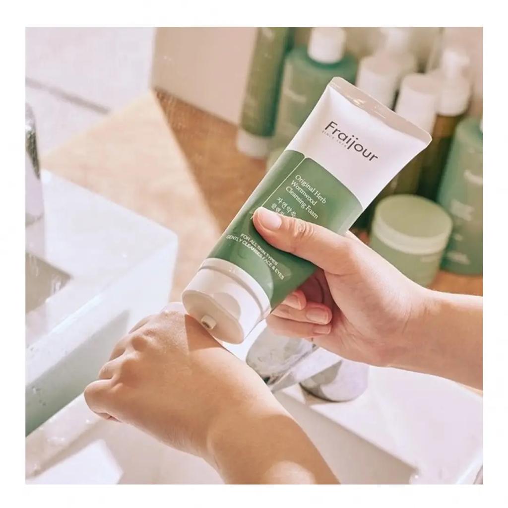 Foam for Washing with Plant Extracts Original Herb Wormwood Cleansing Foam Fraijour 150 Ml