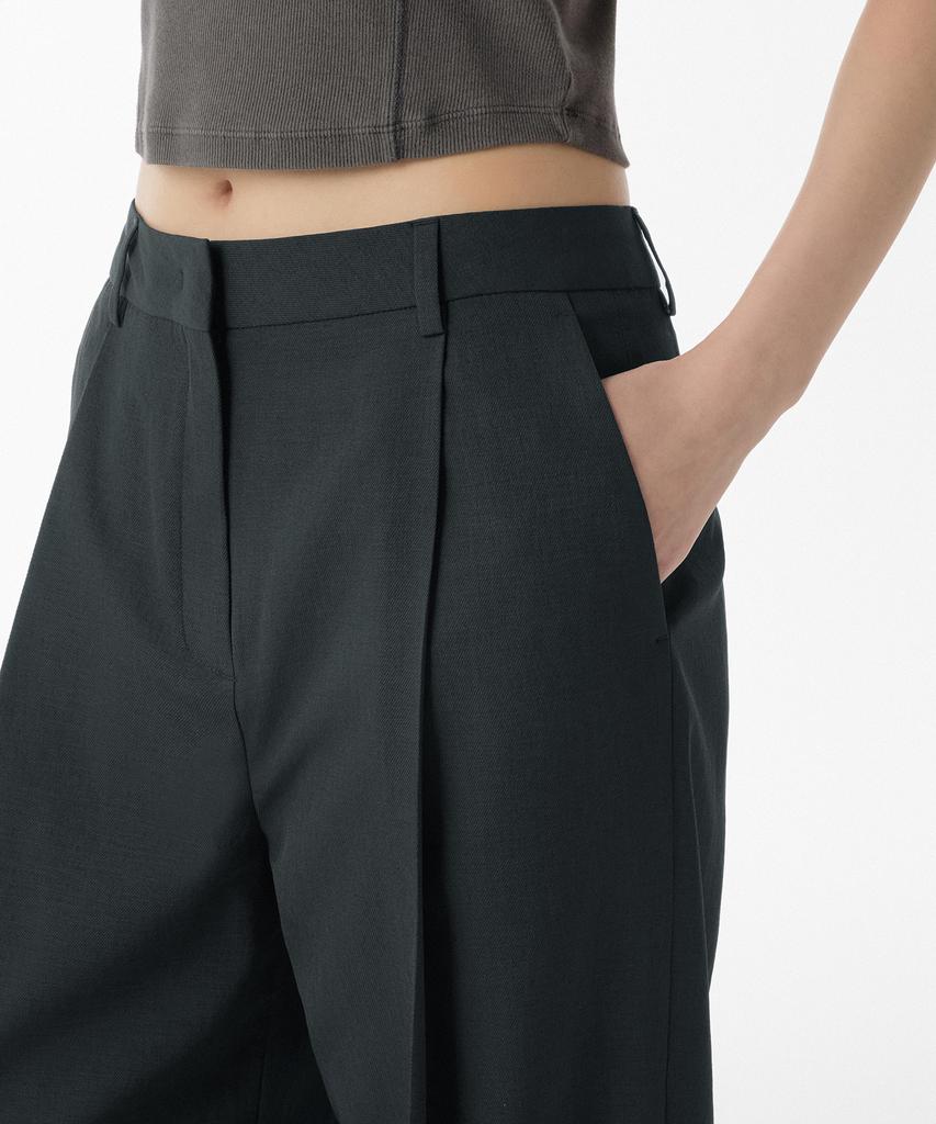 MUSINSA STANDARD WOMAN Women'S Cool Touch Low Waist Deep Tuck Wide Slacks [Dark Gray]