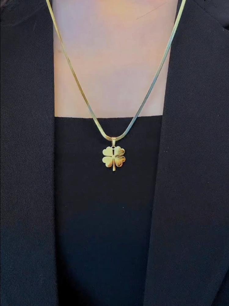 Wenjian Four-Leaf Clover Titanium Steel Necklace for Women - Light Luxury Snake Chain Clavicle Jewelry