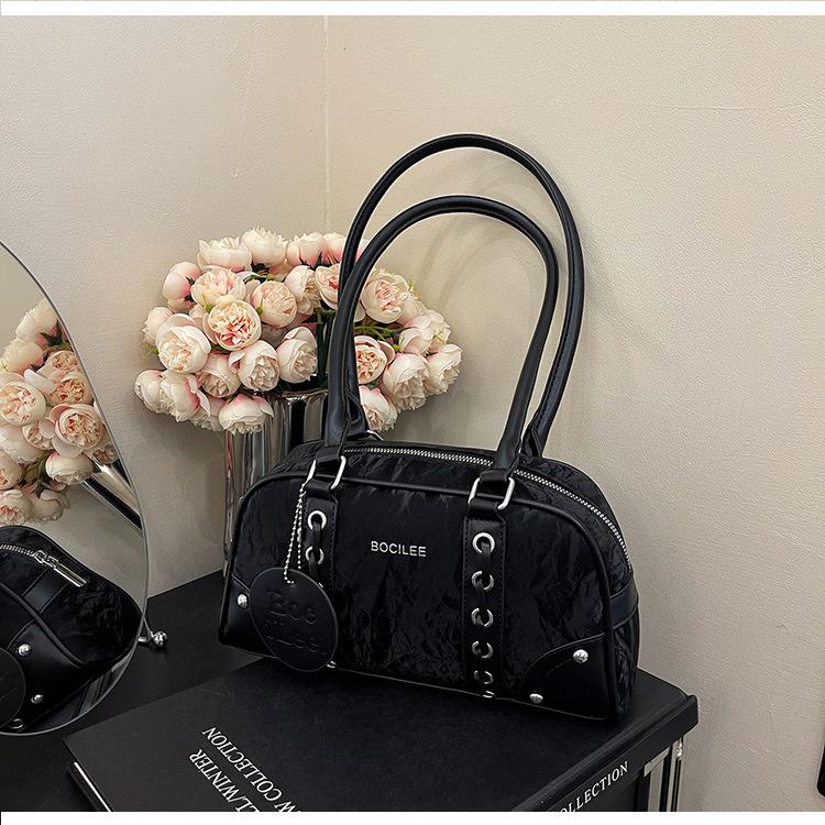 

Сумка большой вместимости женская весна-лето универсальная новая нишевая одноплечевая сумка-подмышка повседневная сумка-подушка чёрный