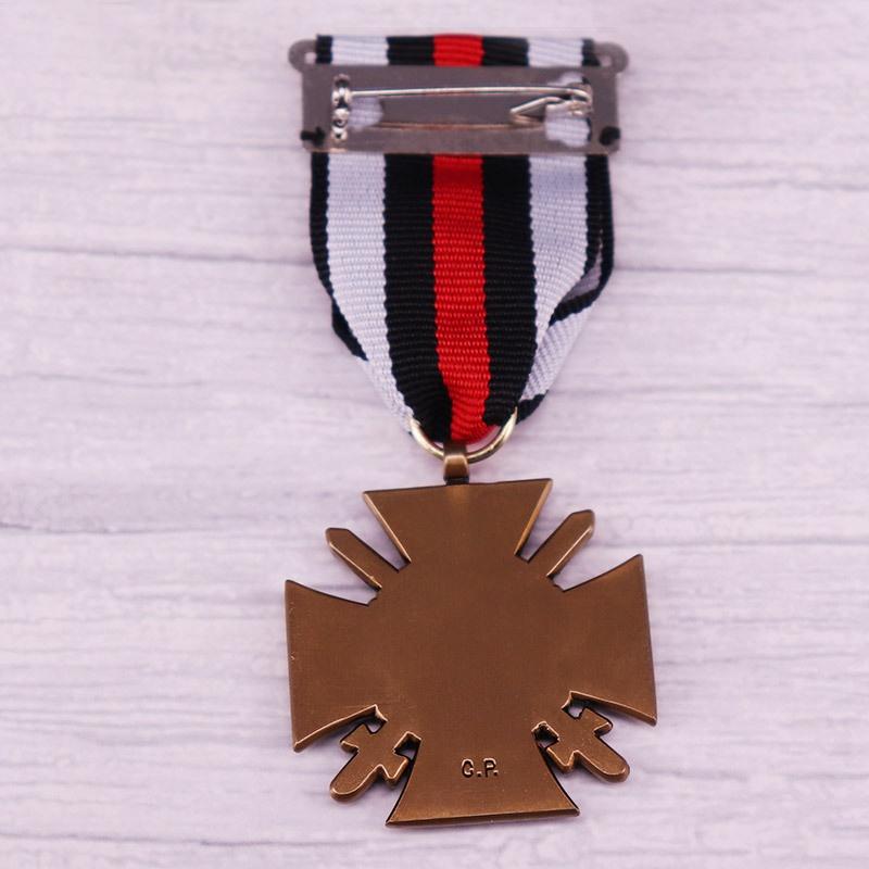 Crucea de Onoare a Războiului Mondial 1914-1918 Pin WW1 Crucea Hindenburg germană cu săbii Copie insignă pentru medalie militară