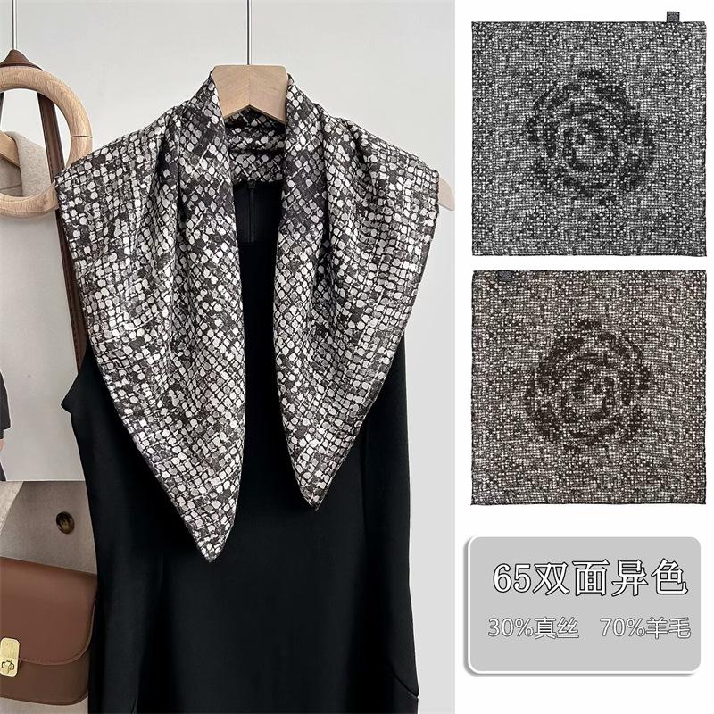 65Cm double-sided square scarf silk wool silk wool silk scarf mulberry silk print autumn and winter warm scarf scarf scarf shawl 65*65cm (silk + wool)