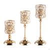 Elegante goldene Kerzenhalter für stilvolle Heimdekoration