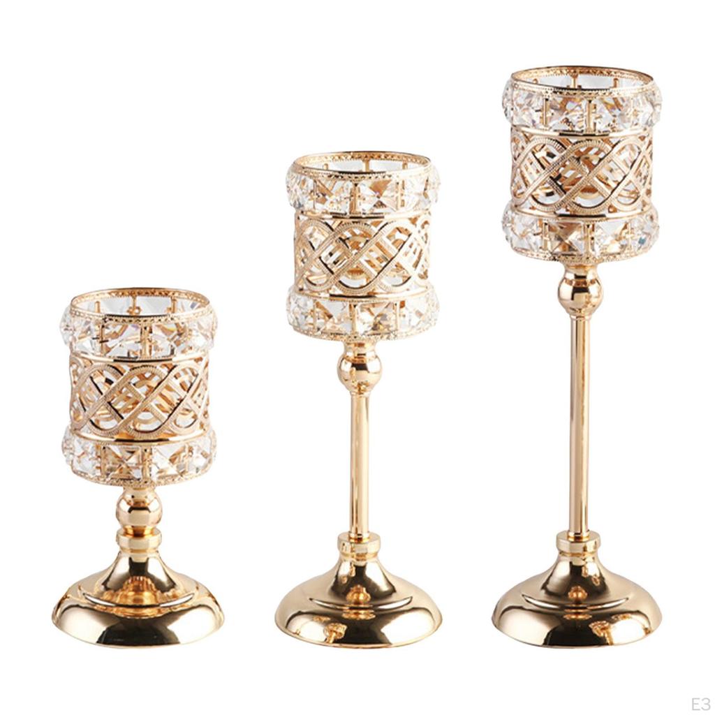 Elegante goldene Kerzenhalter für stilvolle Heimdekoration