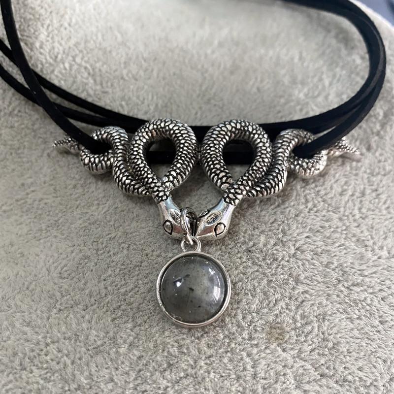 

Punk Gothic Silver Color Two Snakes Entwined Circle Multi-layered Leather Rope Choker Necklace for Women Men Hallowmas Jewelry серый