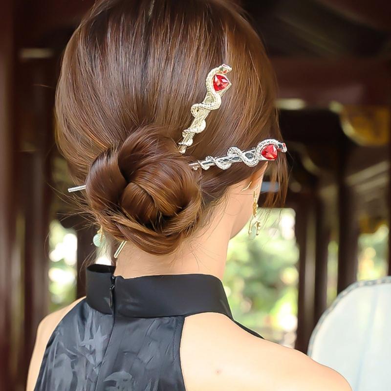 Exquisites Crystal Snake Hairclip Halloween Costumes Hairpins Long Hair Accessory for Distinctive Look
