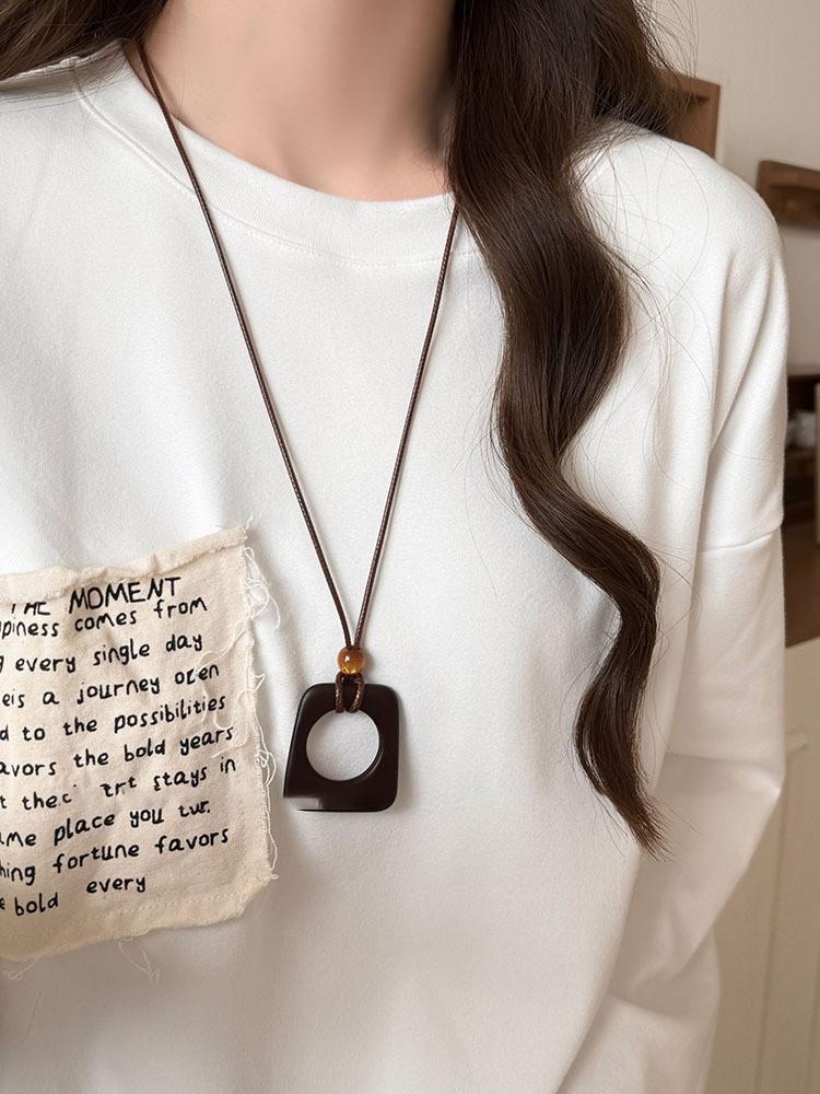 Wood chips irregular round square pendant necklace retro ethnic style collarbone chain design sense sweater chain women