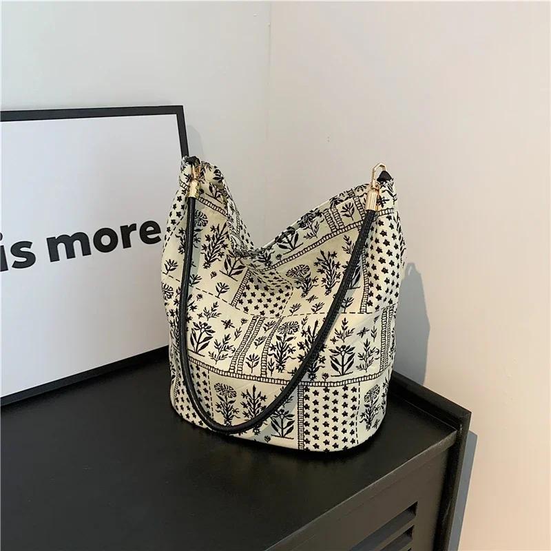 Printed Canvas Bag for Women  Elegant and Versatile  Large Capacity  Fresh and Sweet  Swinging Shoulder Bag