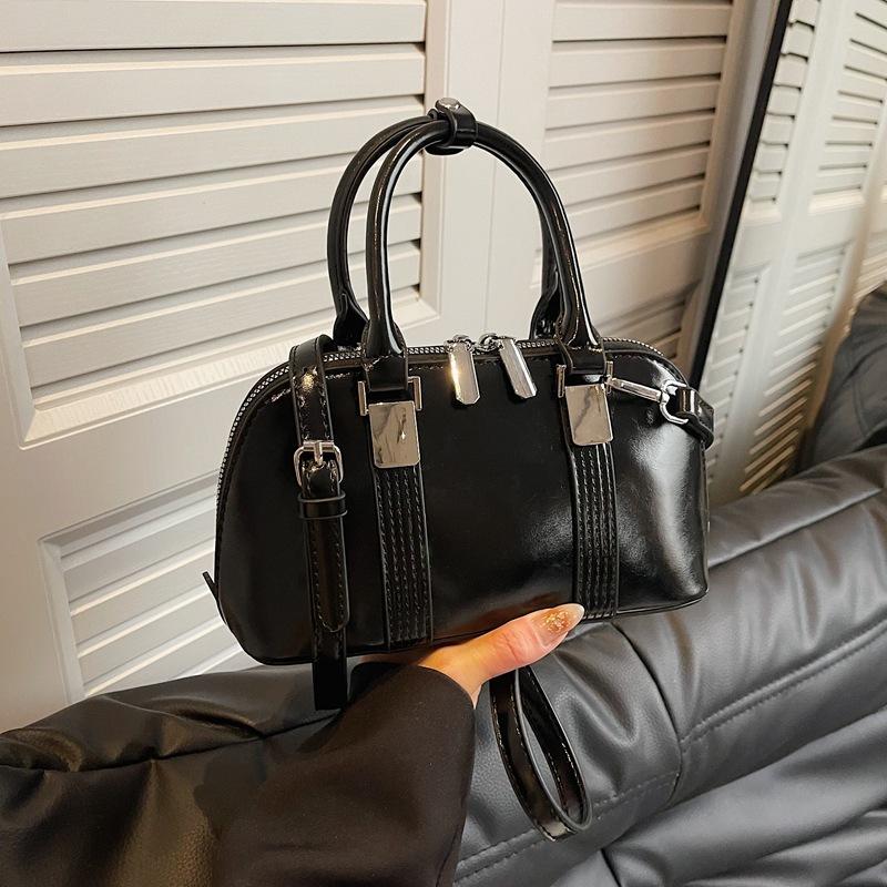 Korean Version Niche Design Simple and Versatile Portable Commuter Bag Women's 2025 Spring New Fashion Casual Messenger Bag