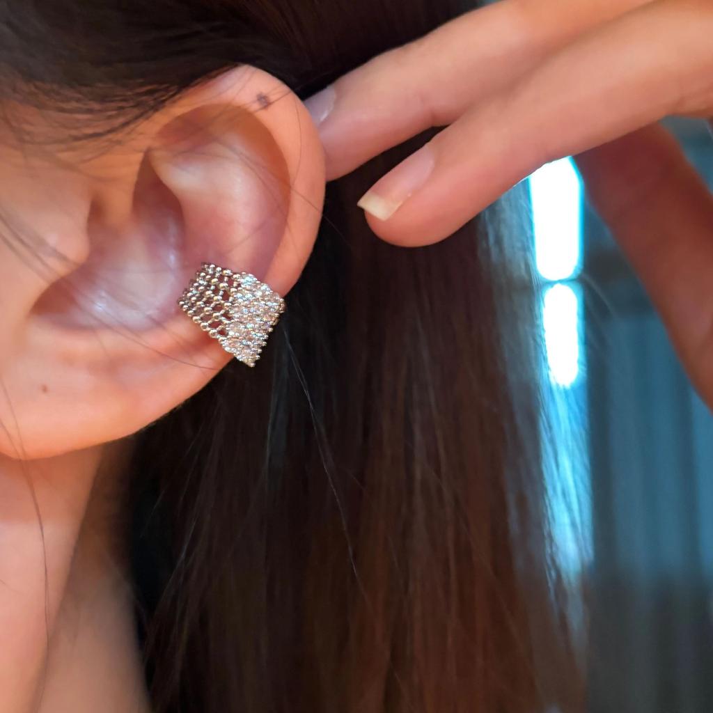 Light Luxury and Sparkling Ear Hole Free Ear Bone Clip, Niche Design, Micro Inlaid Ear Clip, Simple and Versatile Earrings with Temperament