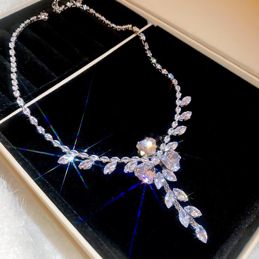 Exquisite Zircon Heart & Wheat Ear Pendant Necklace for Women