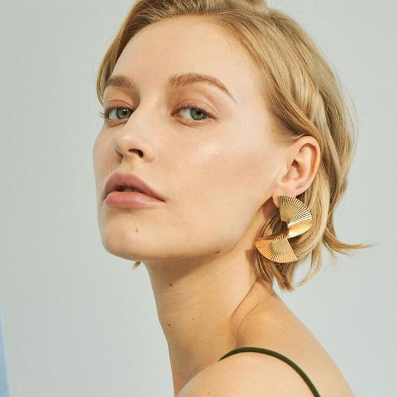 Retro Punk Irregular Spiral Fan Blade Clip Earrings Non Pierced for Women Exaggerated Metal Earrings Clips Jewelry