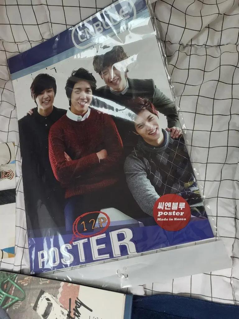 CNBLUE CENBLUE album z gadżetami plakat MD Używany