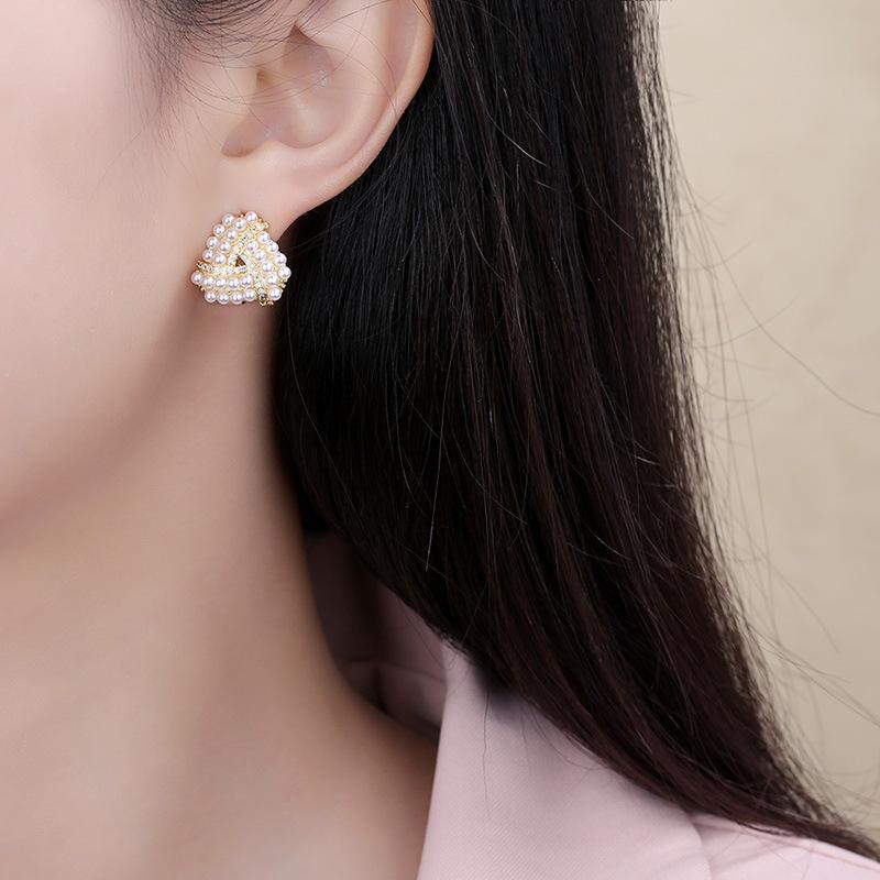 Niche Design Pearl Earrings Sweet Temperament Exaggerated Needle Earrings for Women