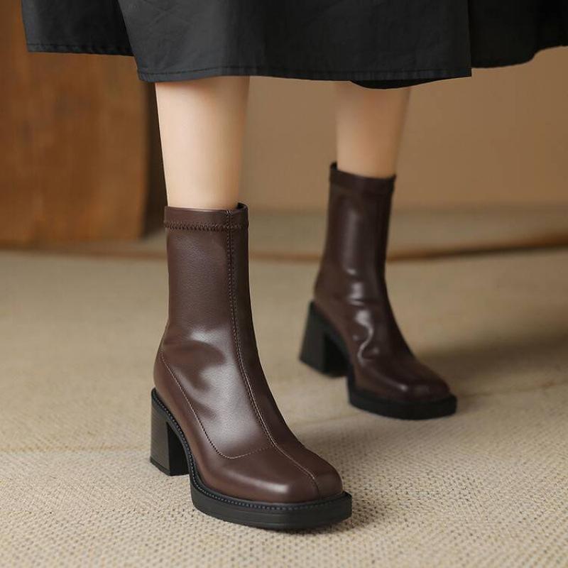 Autumn and winter women's leather boots solid color round head high heel women's boots comfortable rear zipper large size medium boots new Martin boo