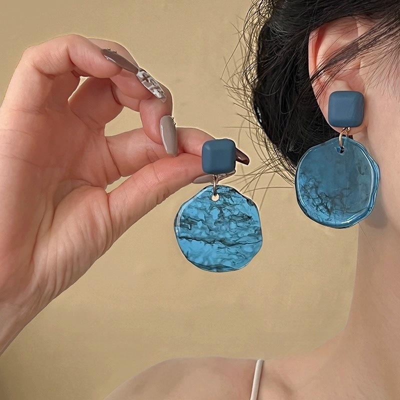 

111 silver needle personalized design resin earrings, retro Hong Kong style irregular exaggerated white translucent stud earrings 925 silver needle