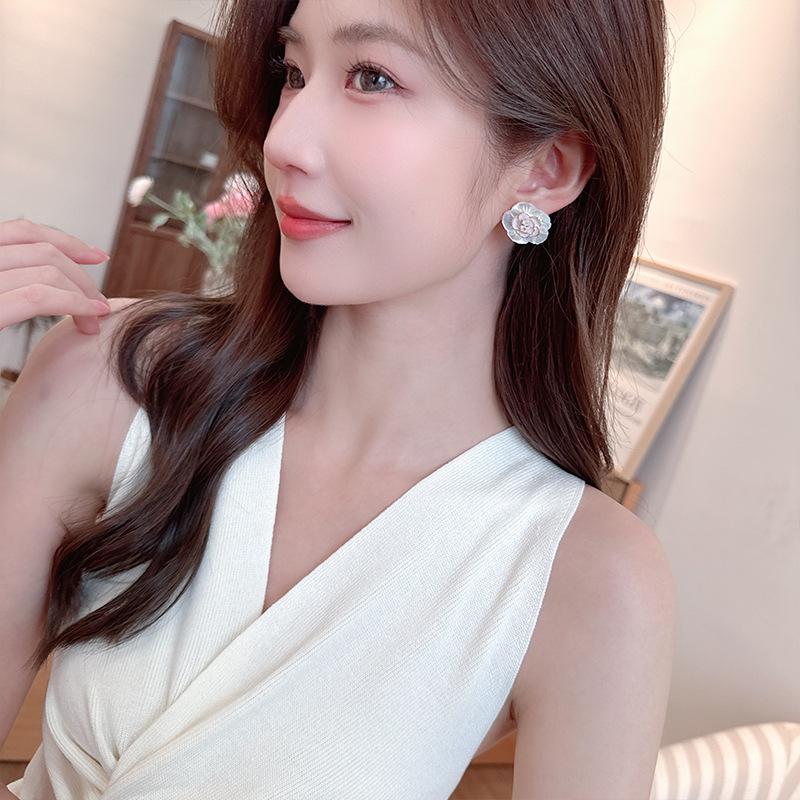 Ladies' Light Luxury Design Elegant Niche Enamel Camellia Earrings Fashionable And Versatile Niche Design Flower Earrings