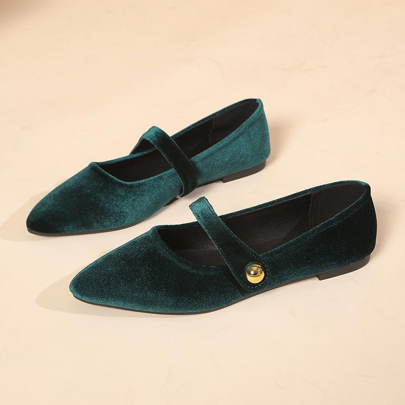 

Fashion Women simple Comfort with Velvet Matte Finish Loafers Shoes New Summer Edition 2025 Fashion Women s Pointed Toe Flat Shoes 35