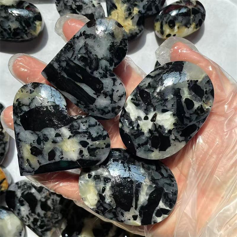 Kindfull Healing Gem Natural Black Tourmaline Crystal Palm Stone Heart for Household Decoration