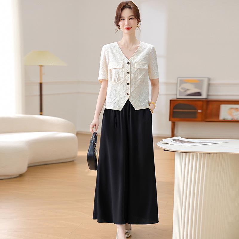 Mom's 2026 Stylish Two-Piece Summer Dress Set: Short-Sleeved Top and Skirt for Middle-Aged Women