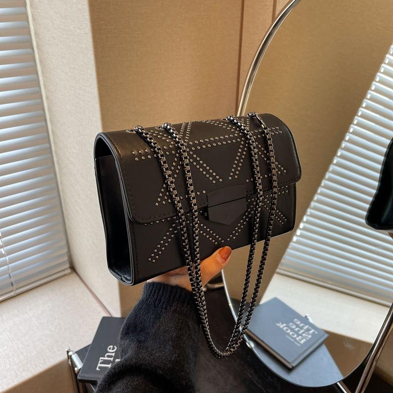 

Сумка жіноча 2024 нова модна універсальна сумка-ланцюжок через плече від французького нішевого дизайнера з високим відчуттям, супер популярна в мережі чорний