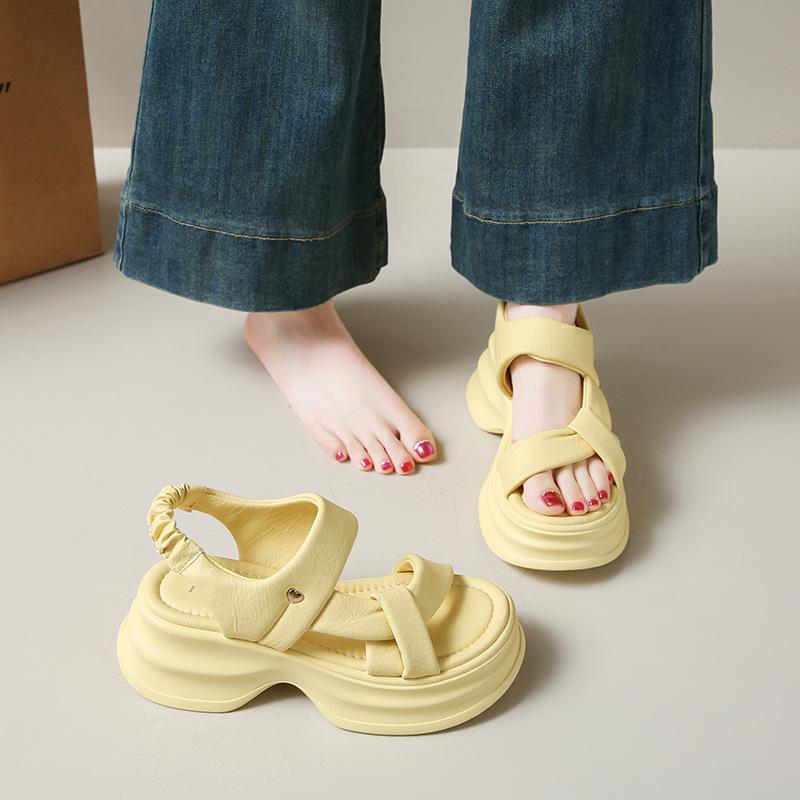 New Height-increasing Beach Shoes for Women with Thick-soled Sponge Sandals