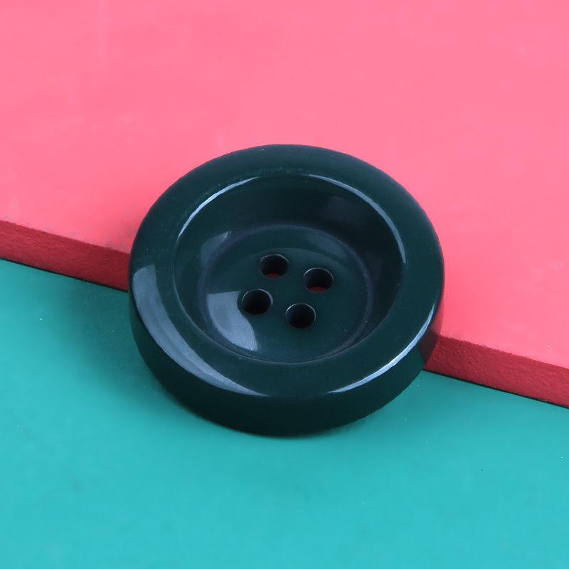 

Високоякісні кольорові потовщені ґудзики Жіночий одяг Кашемірове вовняне пальто Ґудзики Смола Чорні круглі ґудзики на чотири отвори Green * 28L = 18.0 MM * Round