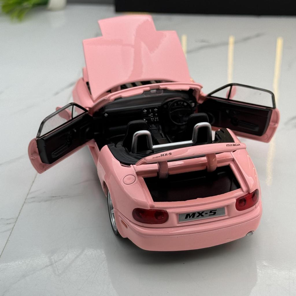 Mazda MX-5 Convertible 1:32 Alloy Model Car with Sound and Light Features