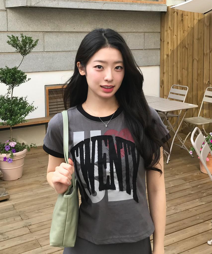 Eontaiteulseoul Untitled Drip Applique Ringer Crop Short Sleeve Charcoal