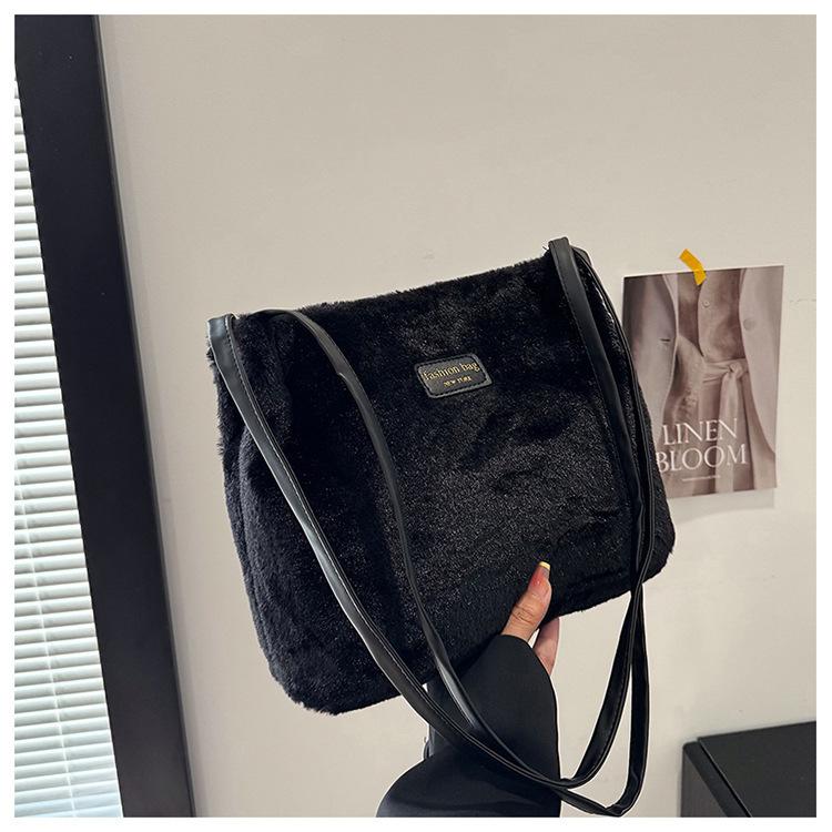 Autumn and Winter Fashion Plush Bag Women's 2025 Casual Versatile Large-capacity Commuter Tote Bag Texture Shoulder Handbag