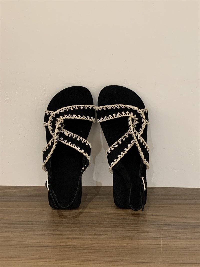 

2025 summer new versatile one-word belt flat-bottomed retro ethnic platform sandals women s travel beach Roman shoes 35