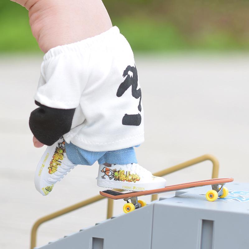 Mini Finger Bike, Skateboard, Scooter & Pants Toy Set