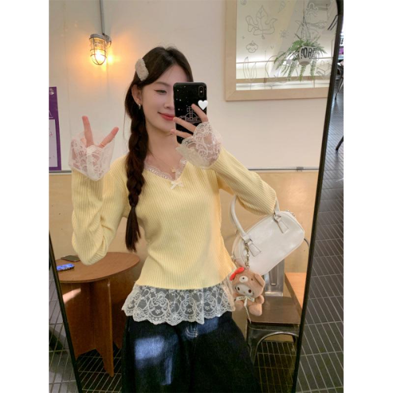 Winter 2024 Women's V-Neck Lace Trim Slim-Fit Knit Sweater with Waist-Cinching Velvet Base Layer