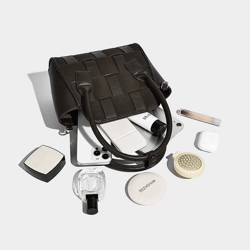 Checkerboard Single Shoulder Women's Bag 2025 New Korean Version Handbag Casual Stylish Pure Handwoven Crossbody Bag