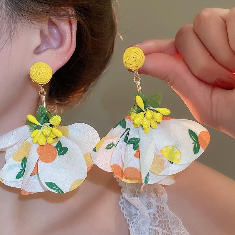 Dopamine petal mesh stud earrings new popular seaside vacation wind earrings exaggerated temperament versatile earrings wholesale