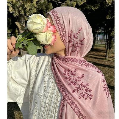 Müslüman Kadın Giyim – Başörtüler