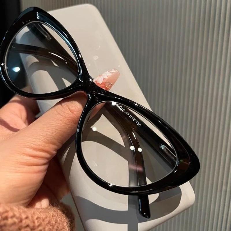 New Fashionable Cat Eye Flat Lens Trendy Anti Blue Light Glasses Personalized Retro Optical Eyeglasses Luxury Brand Eyewear