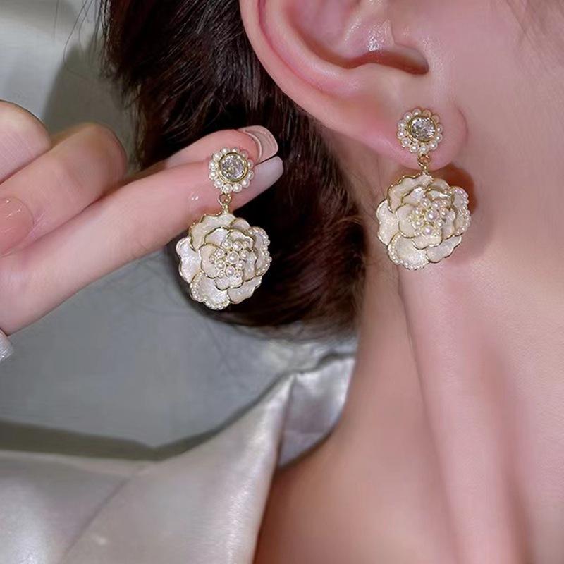 Fashion Geometric Bow Flower Pearl Earrings Women'S Premium Versatile Small Fragrant Wind Earrings