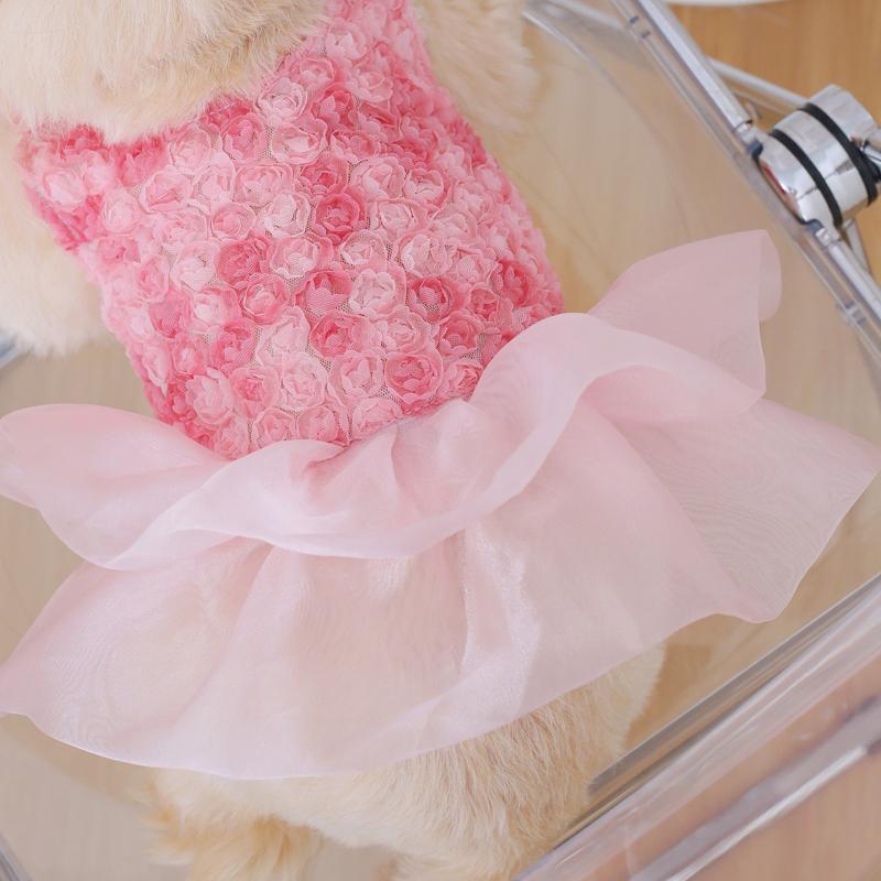 Rosa Rosenkleid für Katzen und Hunde Frühling und Sommer Haustierkleid Bequem und hautfreundlich Neuer Stil Leichte Haustierkleidung