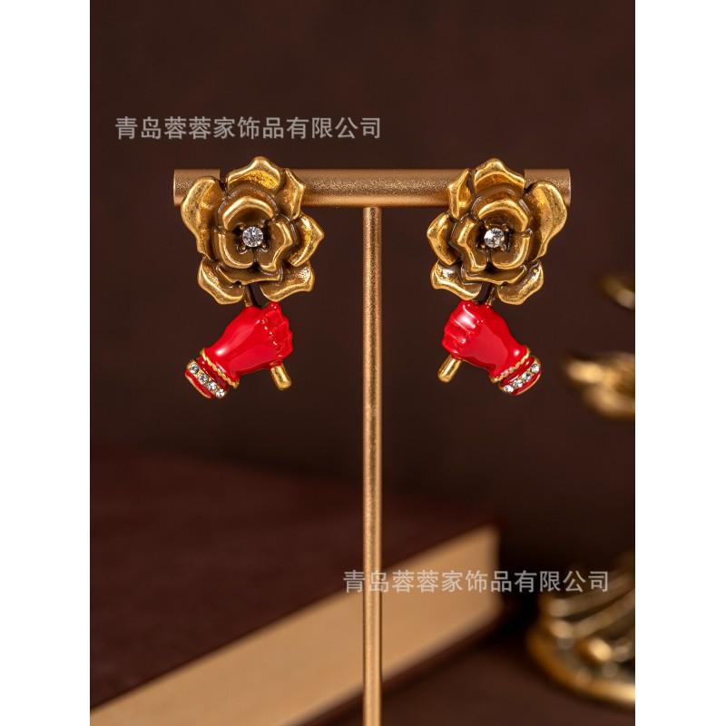 

Fashion Personality Retro Hand-held Flower Heavy Industry Old Earrings Medieval Vintage Light Luxury High-end Feeling